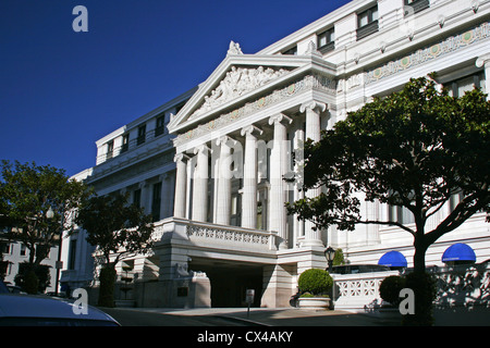 Il neo-classica facciata del Ritz Carlton Hotel sulla sommità di Nob Hill, San Francisco. In California, Stati Uniti d'America. Foto Stock