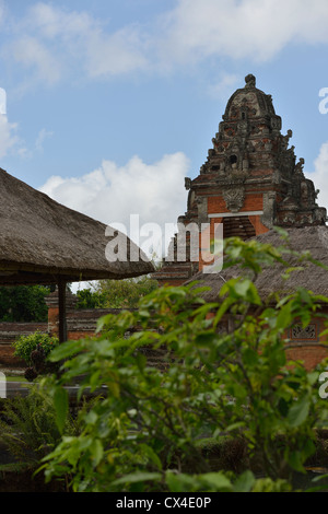 L'ingresso della pura Taman Ayun (Tempio Reale) nel villaggio di Mengwi; Bali, Indonesia. Foto Stock