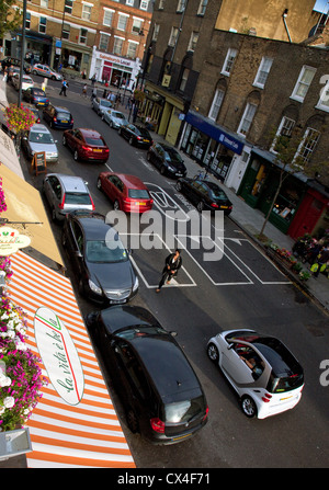 Giunzione di Theberton Street e Upper Street nel quartiere di Islington, prima serata, Londra Foto Stock