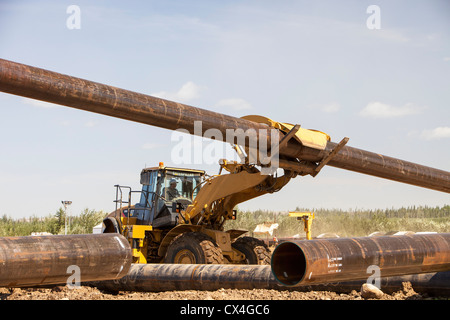 Costruzioni di Pipeline lavorare a nord di Fort McMurray nel cuore del canadese tar sands. Foto Stock