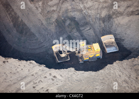 Tar sands depositi essendo minato a nord di Fort McMurray, Alberta, Canada. Foto Stock