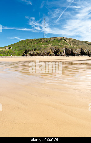 La bassa marea su una spiaggia di sabbia in Normandia, Francia Foto Stock