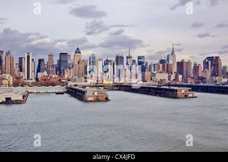 Banchine del Fiume Hudson intorno a 51a o 52a e XII Avenue a Hells Kitchen , New York City, Stati Uniti d'America Foto Stock