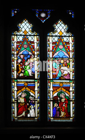 Il vetro macchiato (c.1852) progettato da Federico Preedy, nella chiesa di San Lorenzo, Stretton Grandison, Herefordshire, Inghilterra Foto Stock