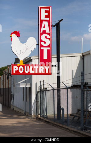 Est metallico Austin segno di pollame con un pollo Foto Stock