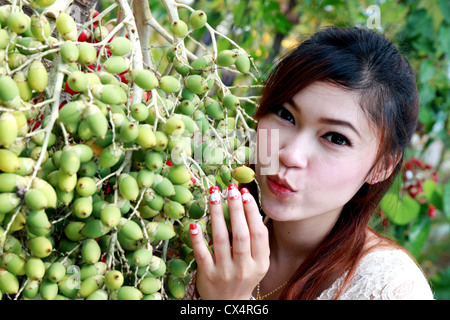 Donne asiatiche con betel palm Foto Stock