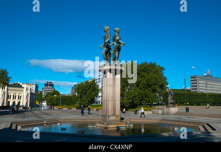 Rådhusplassen piazza del municipio Pipervika Sentrum distretto centrale di Oslo Norvegia Europa Foto Stock