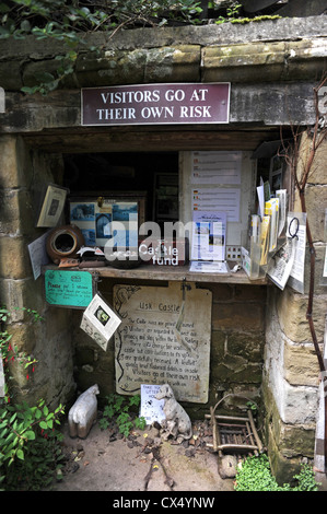 Usk le rovine del castello di aprire al pubblico - ingresso al castello Foto Stock