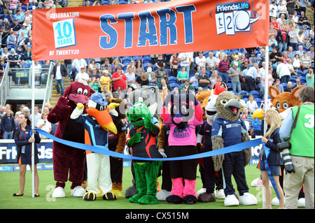 Azione dal celebre mascotte gara dal 2012 venti20 Finals giorno al Swalec Stadium di Cardiff. Foto Stock