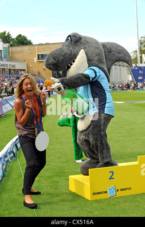 Azione dal celebre mascotte gara dal 2012 venti20 Finals giorno al Swalec Stadium di Cardiff. Foto Stock