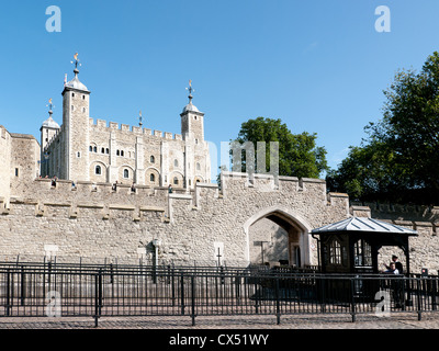 Torre Sud e i bastioni della Torre di Londra - Inghilterra Foto Stock