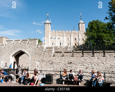 Torre Sud e i bastioni della Torre di Londra - Inghilterra Foto Stock