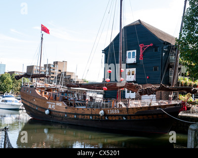 Il Marina di Santa Katherine Docks, Londra UK vicino al Tower Bridge Foto Stock