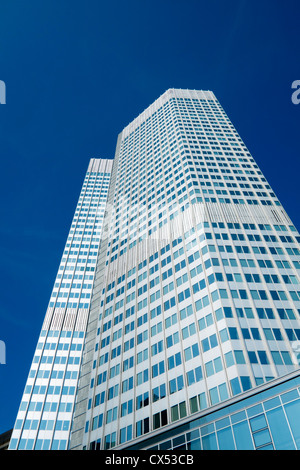 Torre contenente la sede centrale della Banca centrale europea, la BCE, nel distretto finanziario di Francoforte Germania Foto Stock