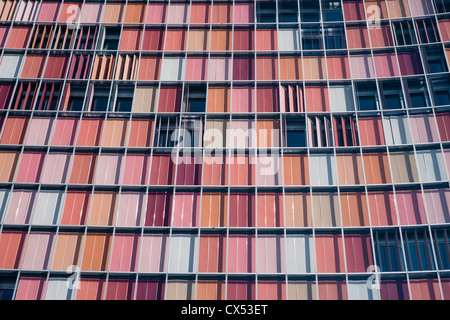Colorata architettura moderna di GSW torre di uffici a Berlino Germania Foto Stock