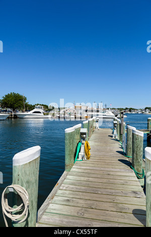 Molo nel porto di Hyannis, Barnstable, Cape Cod, Massachusetts, STATI UNITI D'AMERICA Foto Stock