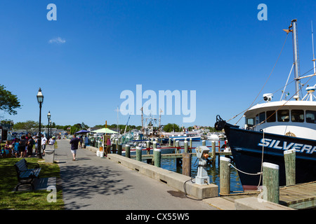 Le barche nel porto a Hyannis, Barnstable, Cape Cod, Massachusetts, STATI UNITI D'AMERICA Foto Stock