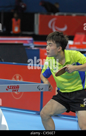 Hao Lian della Repubblica popolare cinese nel ping pong presso l'Excel arena al 2012 Giochi Paralimpici di Londra Foto Stock