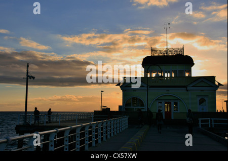 St Kilda pier a Melbourne, Australia, al tramonto Foto Stock