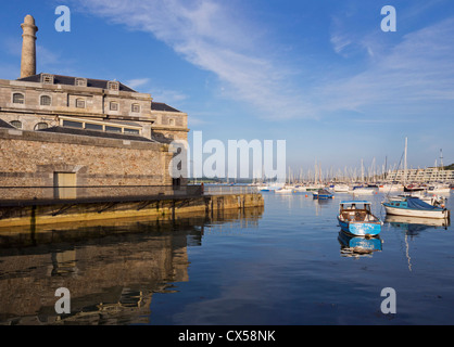 Alta Marea a Royal William Yard, Plymouth, DEVON REGNO UNITO Foto Stock