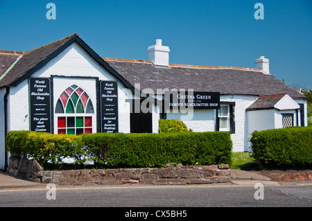 Famoso negozio di fabbro, Gretna Green, Scozia. Luogo di nozze per le giovani coppie eloping. Foto Stock