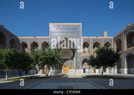 Cortile, Madrasa di Ulugh Beg, Samarcanda, Uzbekistan Foto Stock