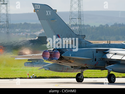 Panavia GR4 Tornados a RAF Lossiemouth, murene. Grampian Regione Scozia. SCO 8482 Foto Stock