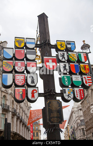 Cantonali svizzeri di albero in Leicester Square - Londra - Regno Unito Foto Stock