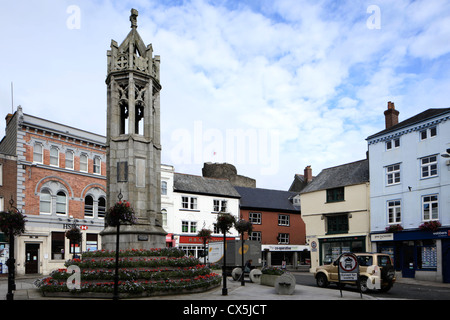 Memoriale di guerra a Launceston town square Cornovaglia Foto Stock