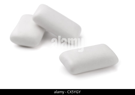Tre pezzi di bianco chewing gum isolato su bianco Foto Stock