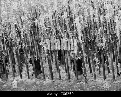 Fontana di acqua dettaglio, di fronte alla Banca Nazionale Croata Foto Stock