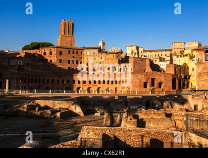 Mercati di Traiano dalla rovina del Foro di Traiano, sul colle del Quirinale a Roma, lazio, Italy. Foto Stock