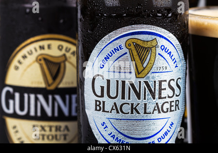 Bottiglia di Guinness birra Irlanda Foto stock - Alamy