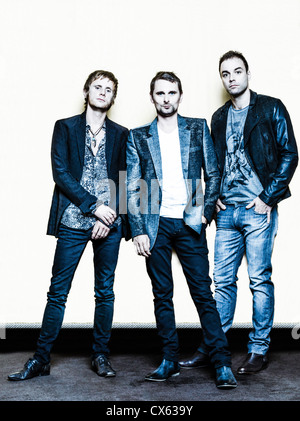 Parigi, Francia - Luglio 04, 2012: ritratto della lingua inglese del gruppo rock Muse con Matthew Bellamy e Dominic Howard e Christopher Wolstenholme a Parigi il 4 luglio 2012 Foto Stock