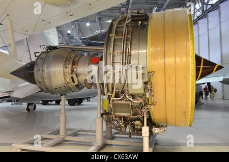 Rolls Royce Trent 800 motore turbofan sul display a Duxford spazio aereo Foto Stock