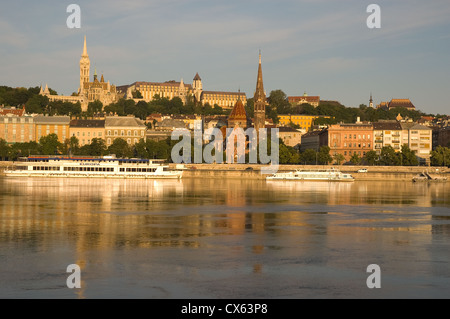 Elk190-1062 Ungheria, Budapest Buda Castle Hill attraverso il Danubio Foto Stock