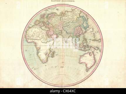 La mappa di Pinkerton del 1818 dell'emisfero orientale è una mappa del mondo antico che copre Asia, Africa, Europa e Australia. Questa mappa offre un'idea della comprensione geografica dei primi anni del XIX secolo, mostrando i contorni dei continenti, i confini politici e le regioni degne di nota come conosciute in quel periodo. Foto Stock