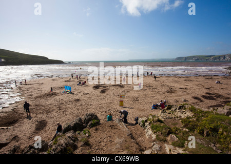 Spiaggia costiera a Bigbury Bay, Bigbury-On-mare che guarda verso Burgh Island, Devon, Inghilterra, Regno Unito Foto Stock