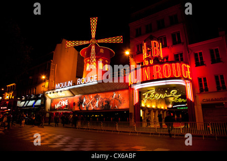 Notte area di intrattenimento a Parigi tra cui il Moulin Rouge Foto Stock