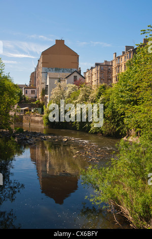 Kelvin marciapiede, Glasgow, colori primaverili, soleggiata; regione di Strathclyde, Scozia Foto Stock