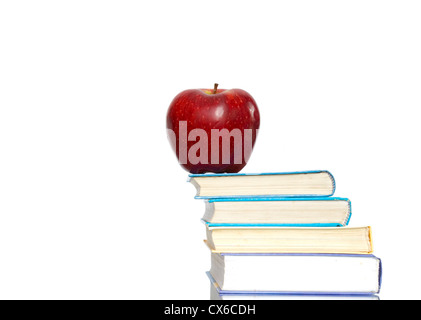 Mela Rossa e la pila di libri per la scuola Foto Stock