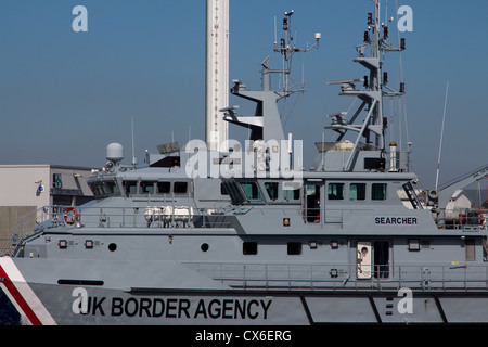 Fresa HM Searcher - Damen Stan Patrol 4207, commissionato 2002 weymouth harbour Inghilterra Regno Unito Foto Stock