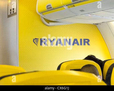 Ryanair Boeing 737 800 jet con logo Foto Stock