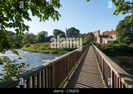 Ponte sul Fiume usura Finchale Abbazia o Priory Durham Regno Unito Foto Stock