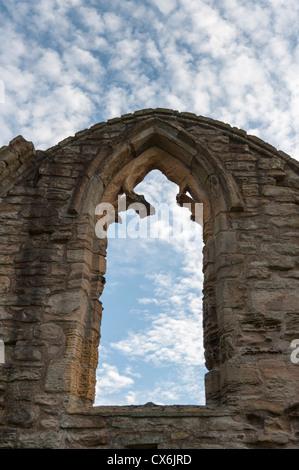 Una finestra a Finchale Abbazia o Priory Durham Regno Unito Foto Stock