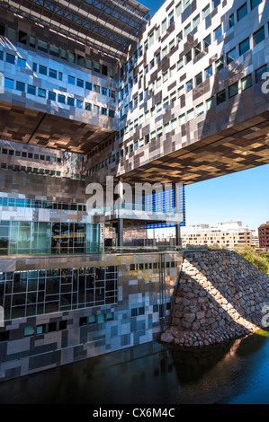 La nuova City Hall progettata da Jean Nouvel e situato nel cuore di Port Marianne, Montpellier, Francia meridionale Foto Stock