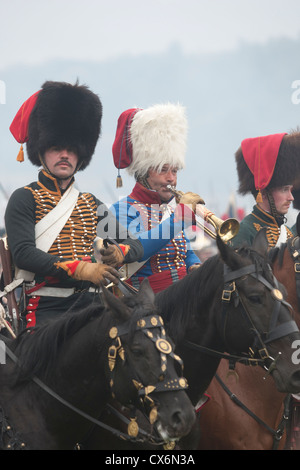 Circa tremila uomini e una manciata di donne ri-emanare il 1812 battaglia di Borodinò tra francesi e truppe russe Foto Stock