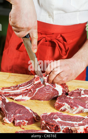 Dettaglio di un uomo di tritare la carne Foto Stock