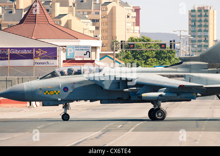 Aerei Tornado ZA607 a RAF aeroporto di Gibilterra. 2 luglio 2012, Gibilterra, Regno Unito. Foto Stock