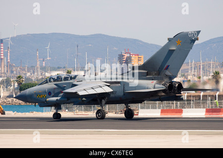 Aerei Tornado ZA607 a RAF aeroporto di Gibilterra. 2 luglio 2012, Gibilterra, Regno Unito. Foto Stock